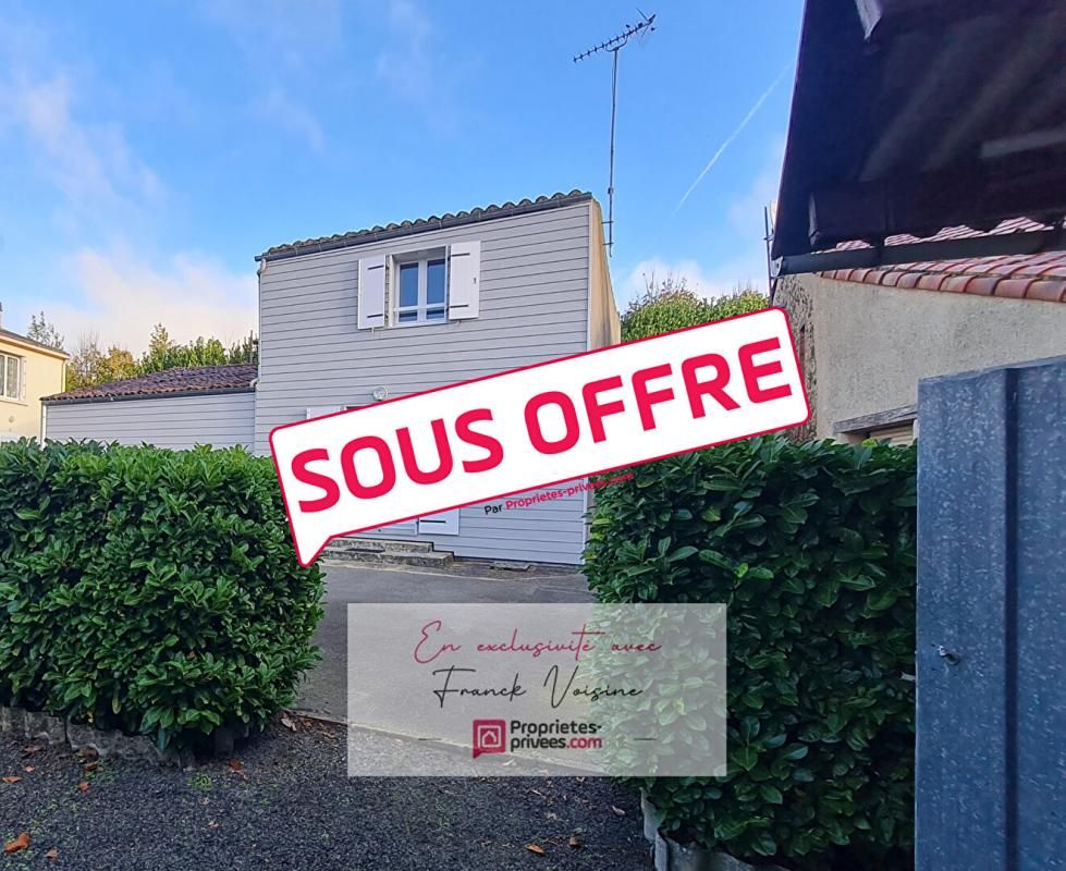 Maison  A VENDRE en EXCLUSIVITE - Saint Paul En Pareds Maison de 48 m2 avec 2 chambres, cour et dépendance