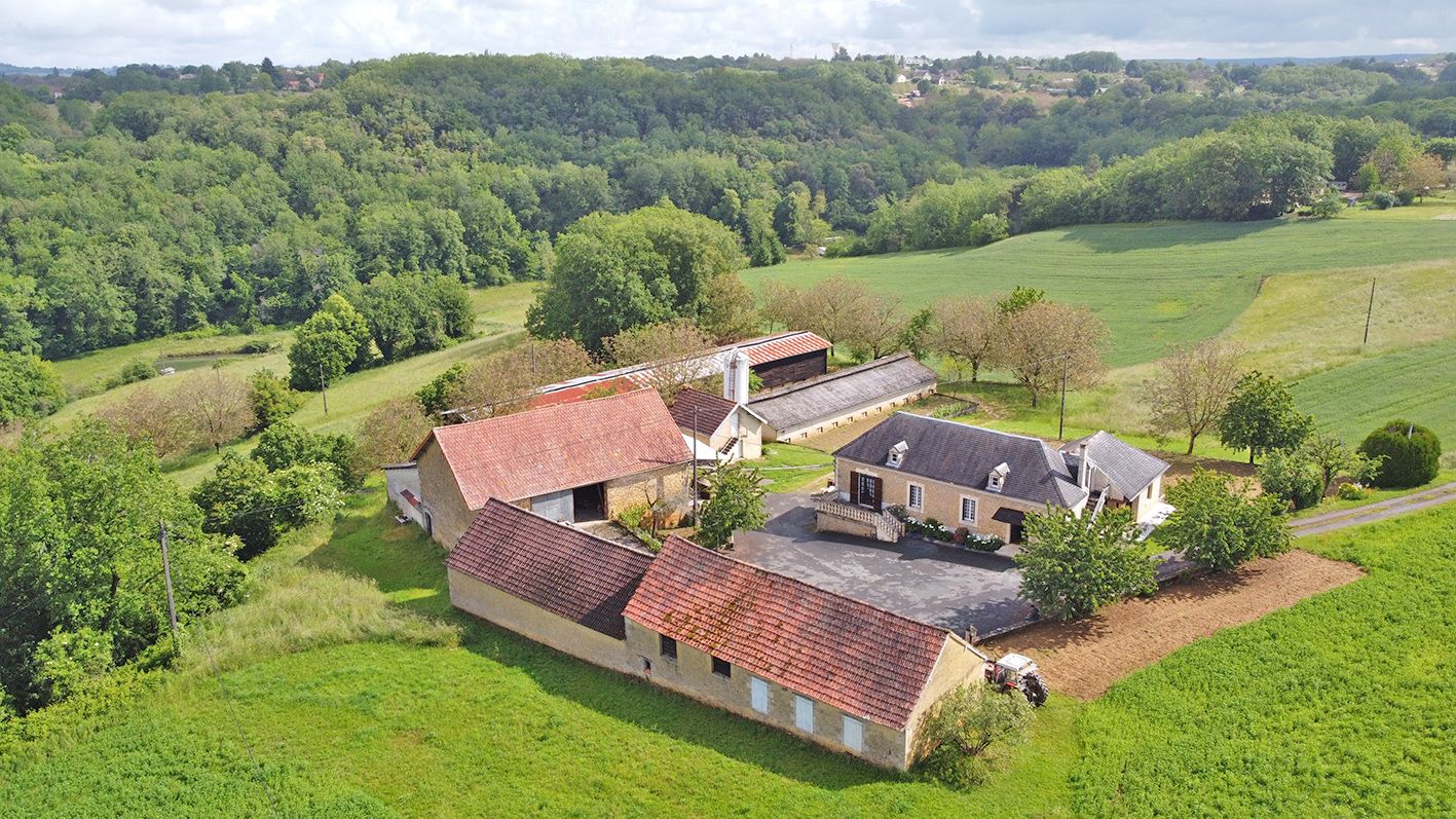 Ferme Salignac Eyvigues 121 m2