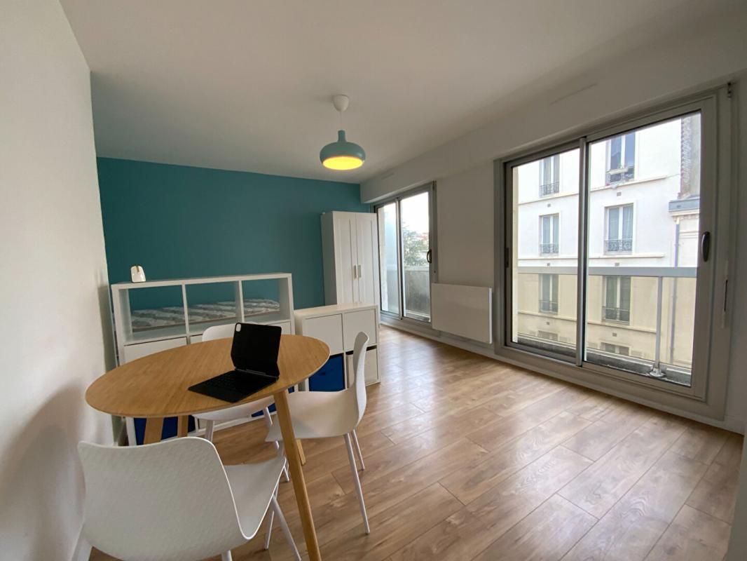 LEVALLOIS-PERRET Studio meublé 26 m2 rue Voltaire 4