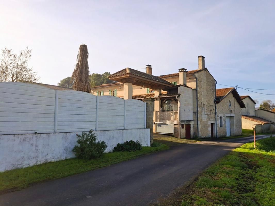 BERSON Maison 153 m2 avec piscine et parc 3