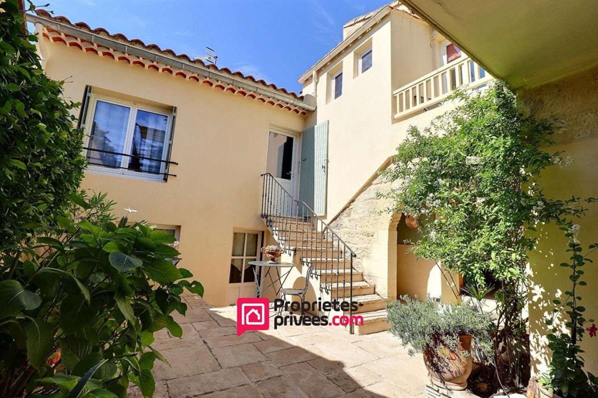 Uzès, Maison de ville, Cour et Terrasse