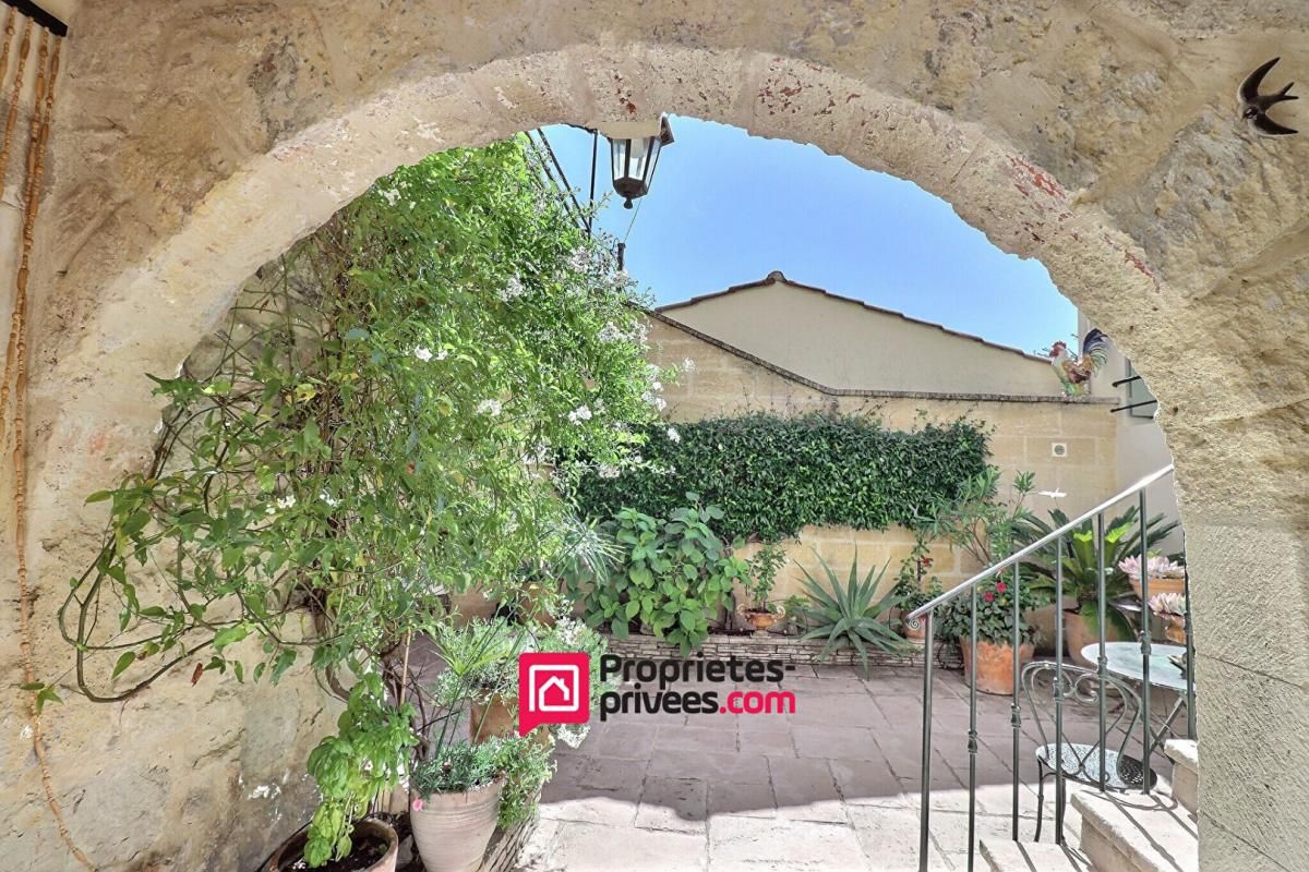 UZES Uzès, Maison de ville, Cour et Terrasse 2