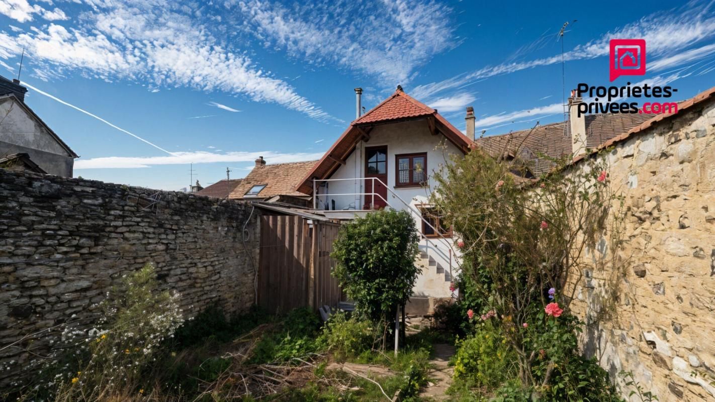 PACY-SUR-EURE - MAISON DE VILLE À RÉNOVER - 3 PIÈCES AVEC JARDIN