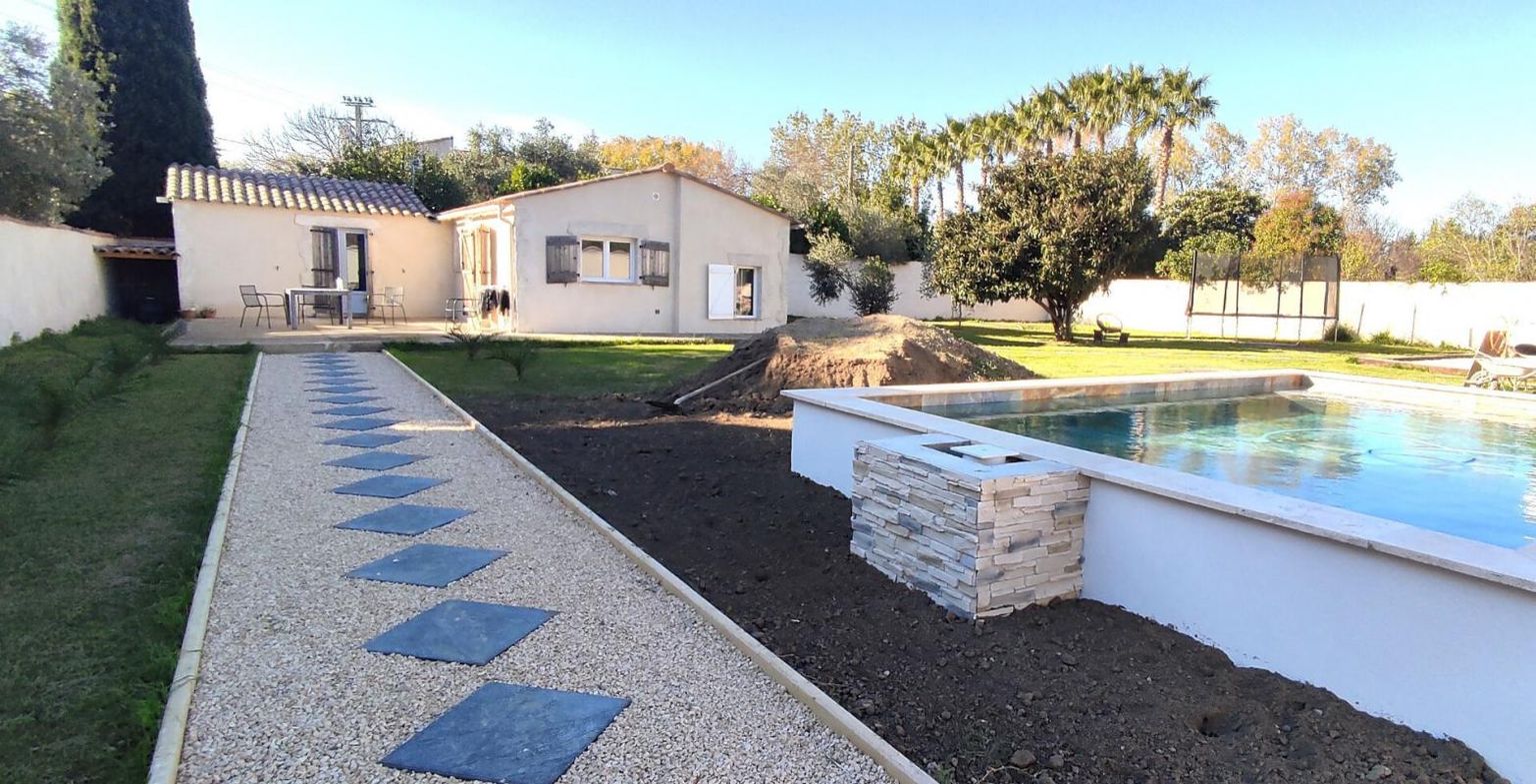 NIMES Mazet avec joli jardin et piscine 1