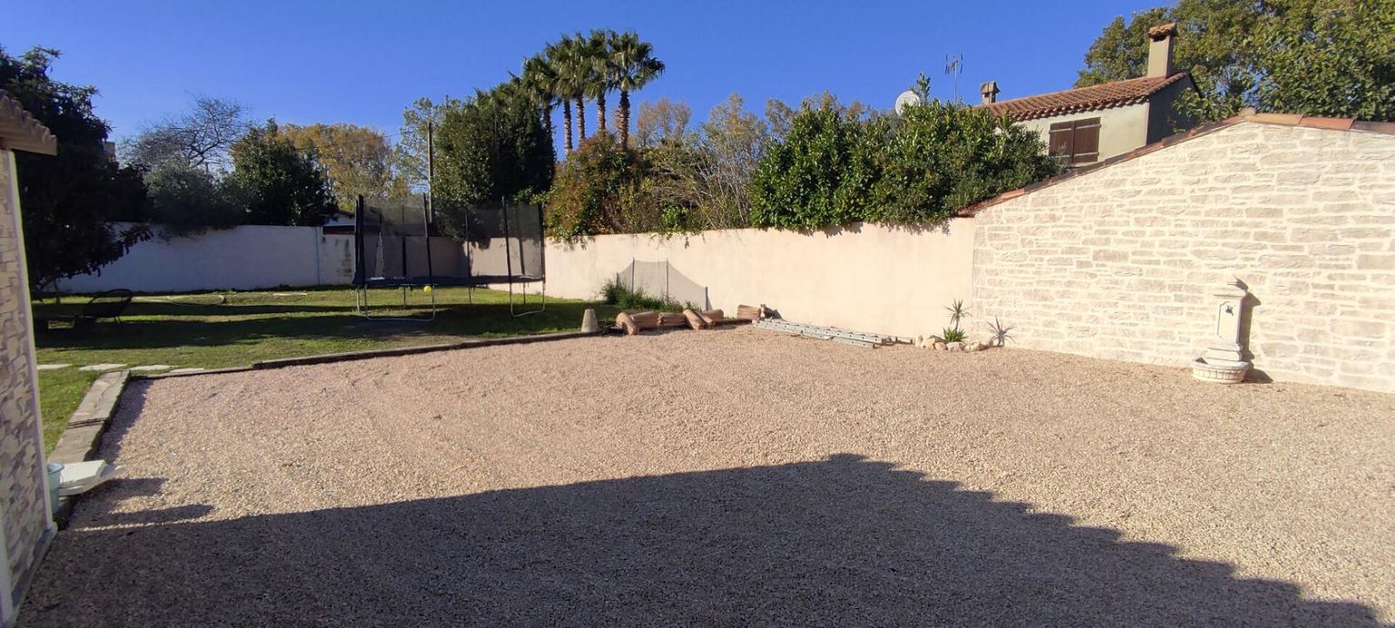 NIMES Mazet avec joli jardin et piscine 2