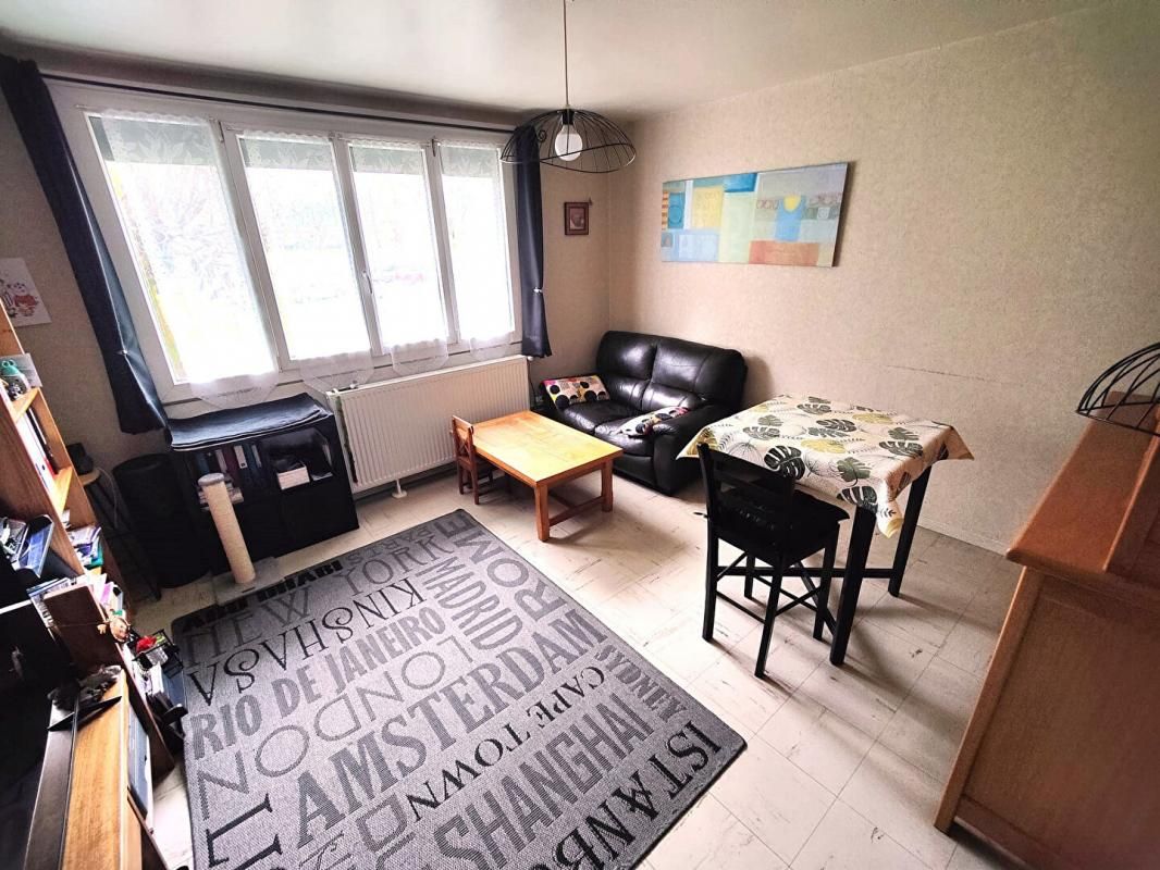 VILLARD-BONNOT Appartement Villard Bonnot 3 pièce(s) 67 m2 ravalé et isolé 2