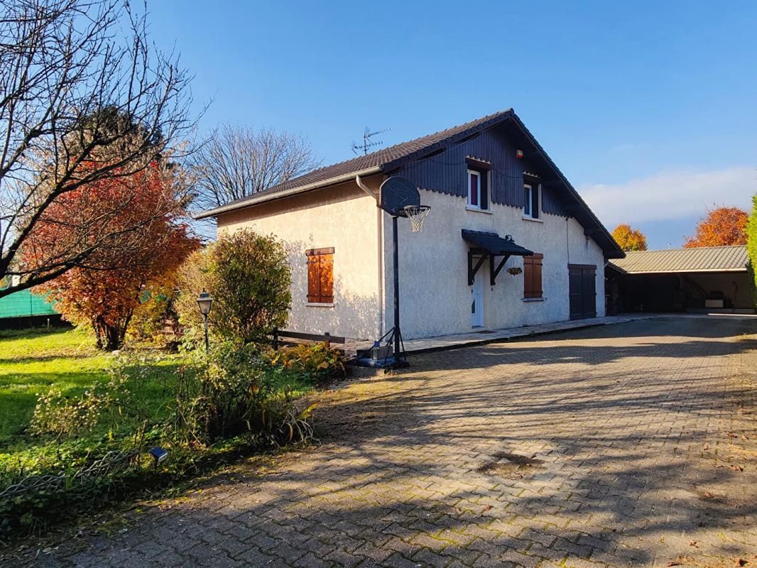 Maison Villard Bonnot 6 pièce(s) 140 m² avec piscine, garage et carport