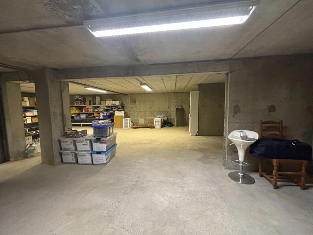 LYON-8E-ARRONDISSEMENT LOCAL /GARAGE - LYON 8 -80 M2 2