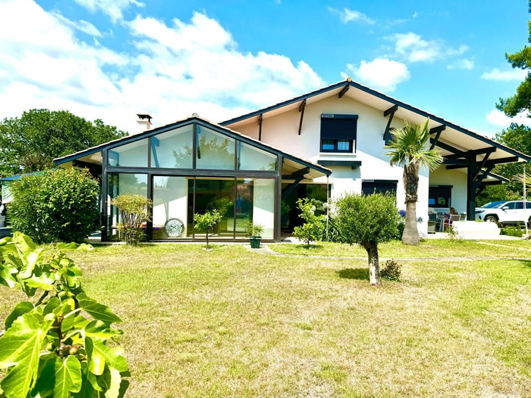 Maison  familiale lumineuse sur le bassin d'Arcachon-une affaire rare !