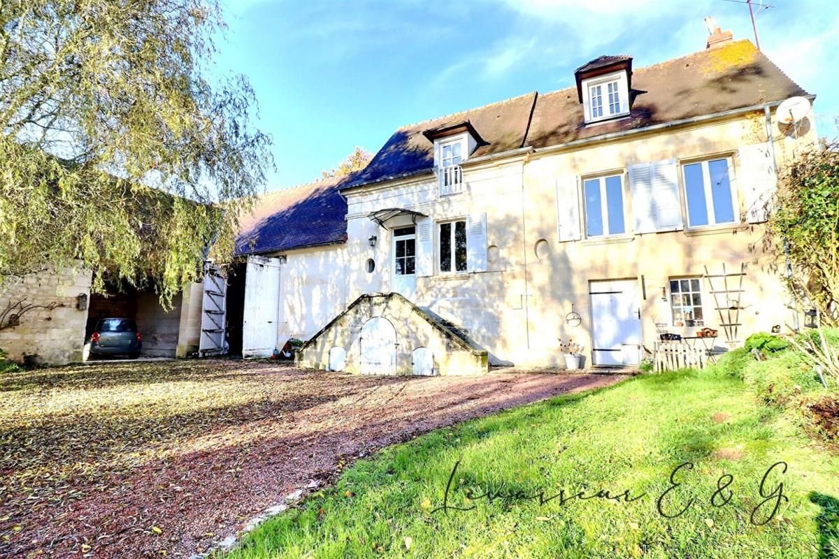 Neuilly sous clermont 60290 Maison en pierre de 172m² 4 chambres 2 granges sur 1844m²