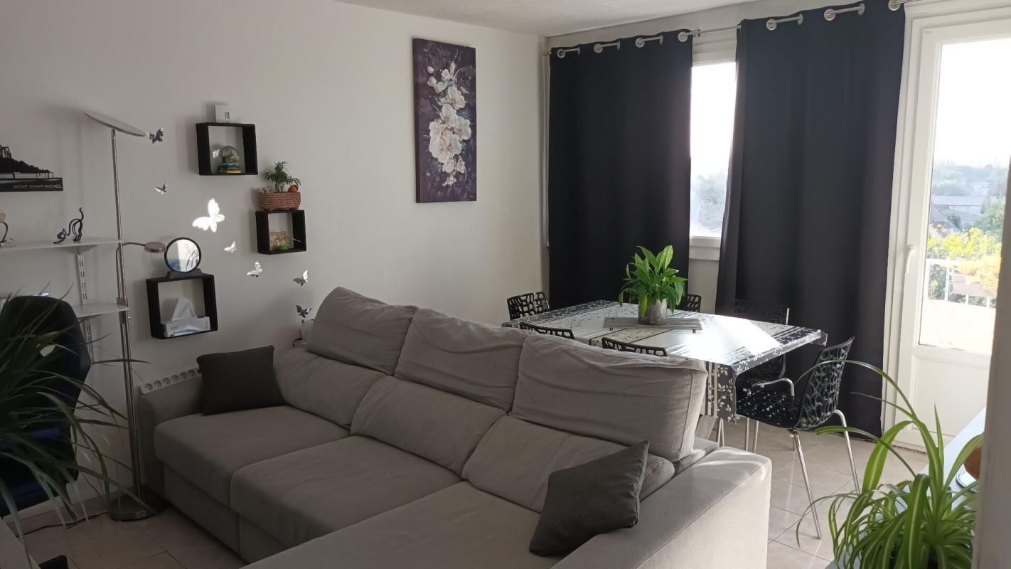 NOYON APPARTEMENT T4 Vendu LOUE 1