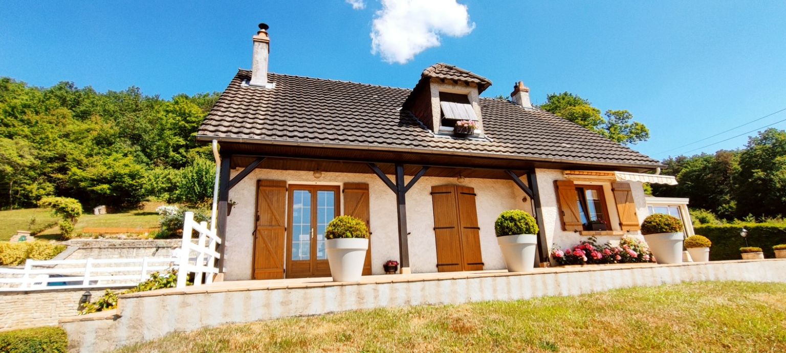 PARIGNY-LES-VAUX Très belle maison traditionnelle sur les hauteurs de Parigny Les Vaux 2