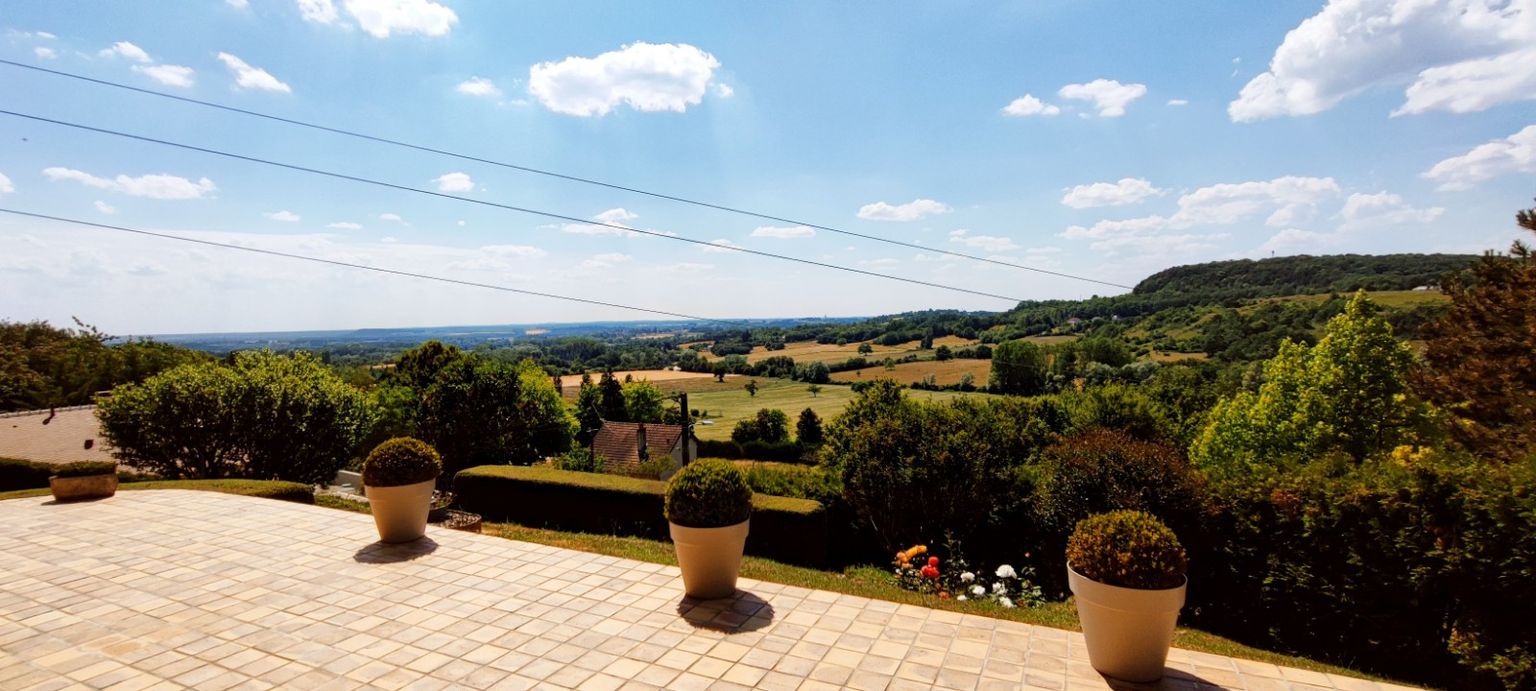 PARIGNY-LES-VAUX Très belle maison traditionnelle sur les hauteurs de Parigny Les Vaux 3