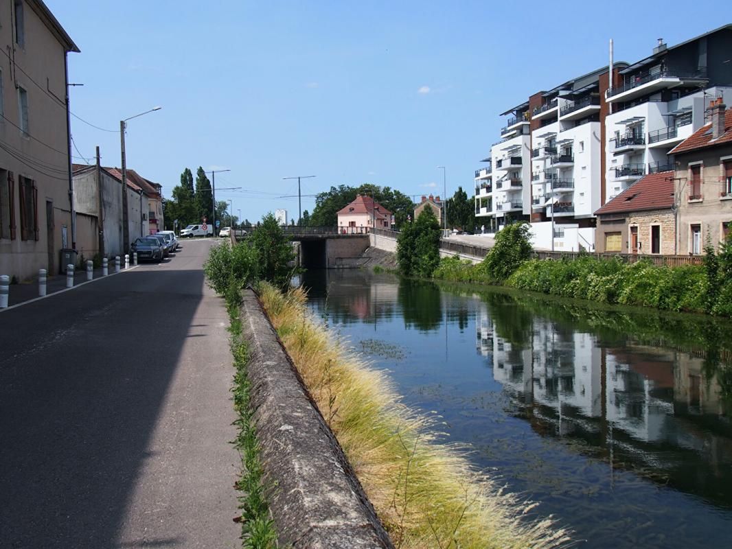 DIJON Dijon canal de Bourgogne 4