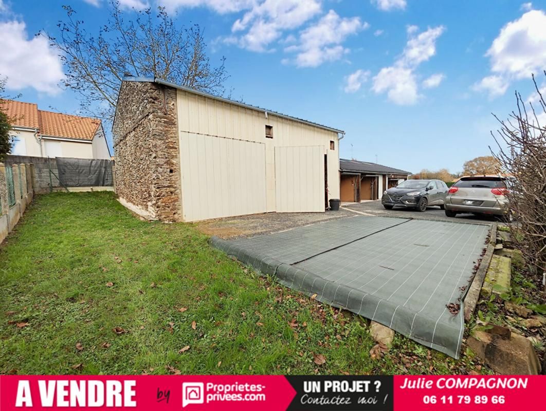 BEAUPREAU EN MAUGES Terrain 432 m² avec grand HANGAR - 4 garages et 1 local technique 2