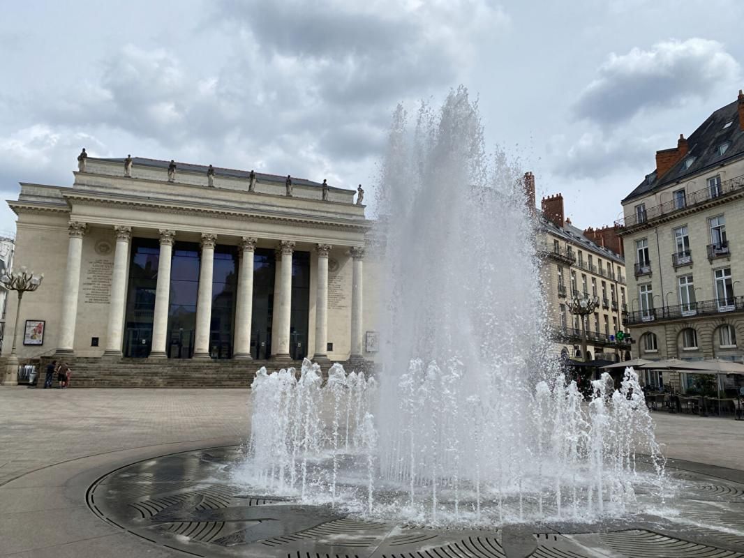 NANTES 44000 NANTES - LOCAL COMMERCIAL A LOUER 53 M² - SANS DROIT AU BAIL 4