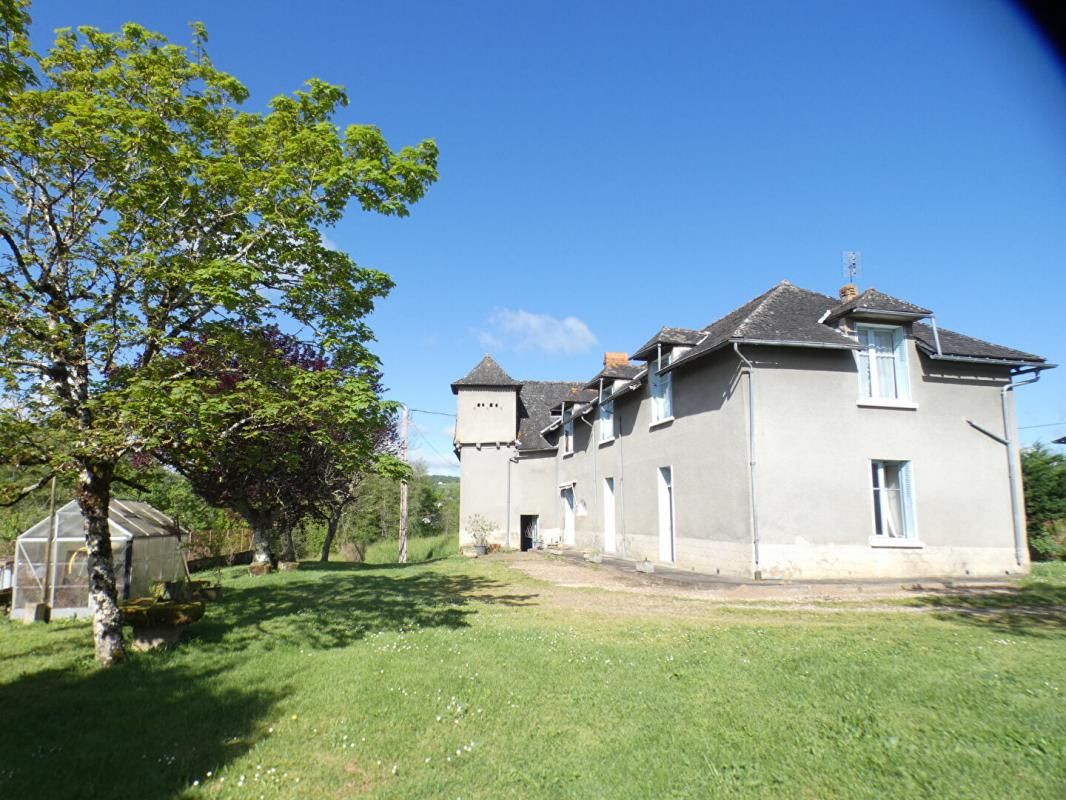 Très belle maison familiale à remettre au goût du jour avec 5 chambres