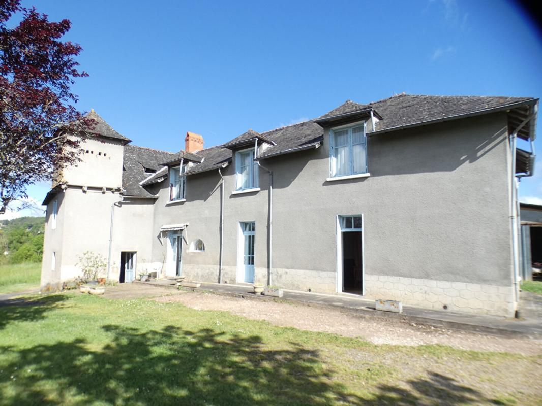 CUBLAC Très belle maison familiale à remettre au goût du jour avec 5 chambres 2