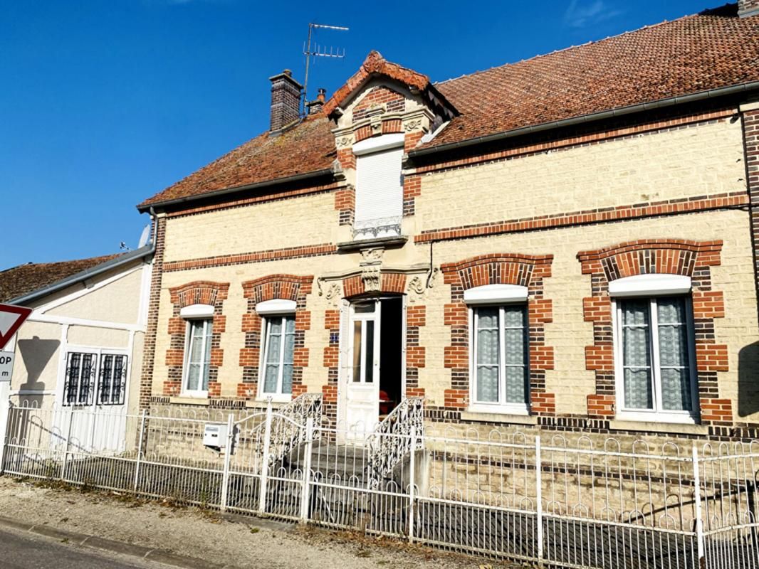 Superbe maison de famille 5 pièces, 128 m2 évolutifs ( grenier et dépendance chauffée)