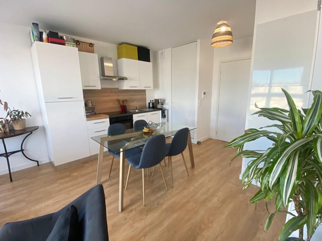 VANNES NOUVEAU VANNES Appartement 2 pièces de 43,73 M² Moderne et récent avec Terrasse et Parking 2