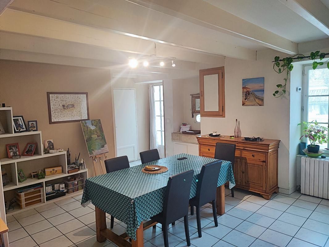 Ensemble Immobilier à Vendre - Azay-le-Brûlé 79400