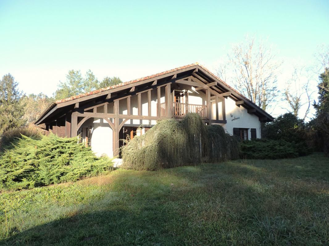 Rive du lac, maison landaise avec dépendances