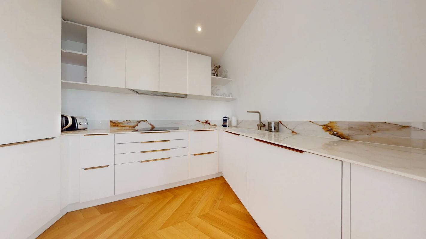 VANNES Appartement T5 d'exception de 102 M² avec parking, cave et balcon. VANNES CENTRE 2