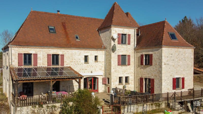 Maison Payrac 548 m2, 18 pièces, 10 chambres, gîte indépendant, piscine de 60m², terrain d'environ 1 hectare