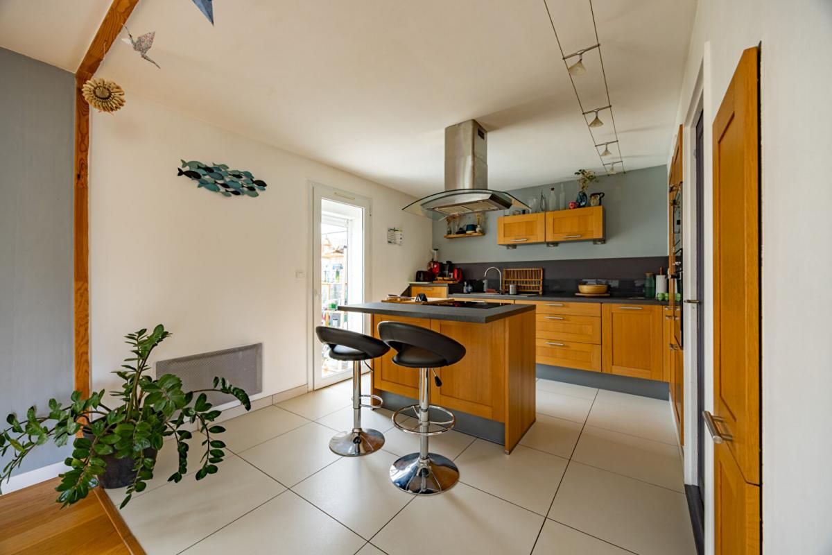 CLISSON Maison Clisson 6 P . 4 Chs . Bureau . Garage . 140.11 M² . T 411 M² 4