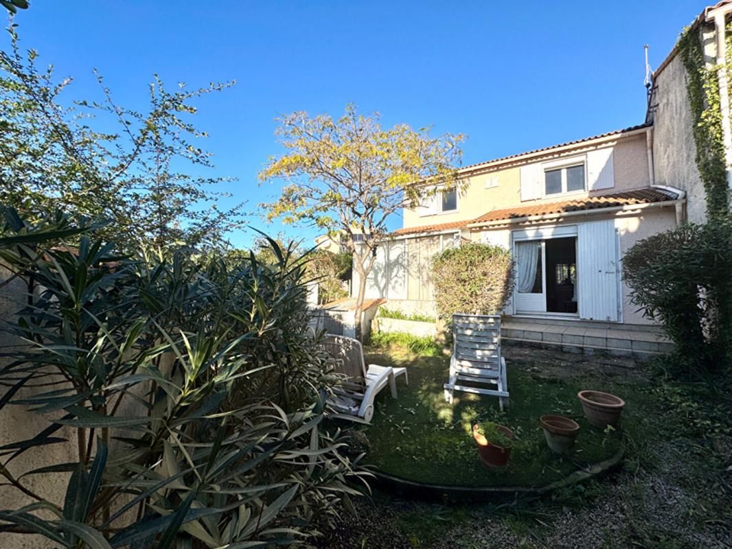 Maison 3 chambres avec double garage et jardin