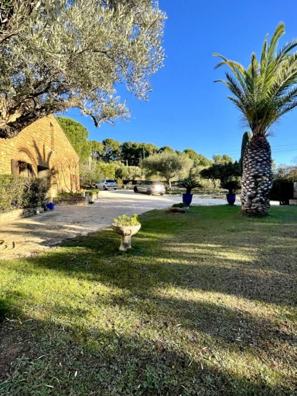 SAINT-CYR-SUR-MER Mas provençal en pierre 6 pièces avec terrain de 3500m2 2