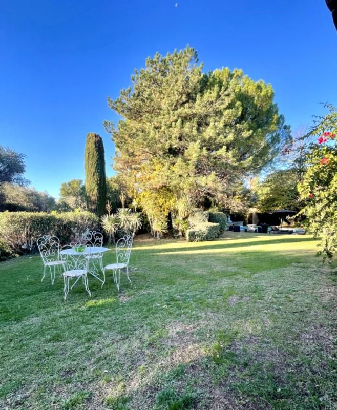 SAINT-CYR-SUR-MER Mas provençal en pierre 6 pièces avec terrain de 3500m2 3