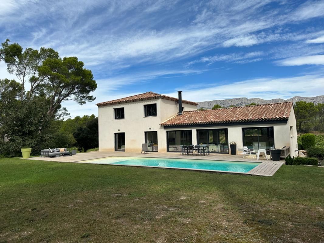 Villa Contemporaine d'Exception au Pied de la Sainte-Victoire