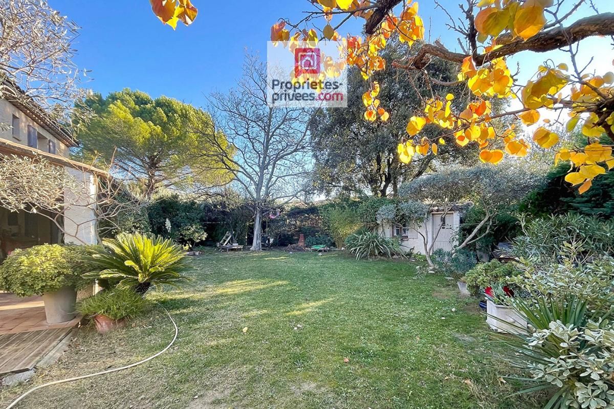 Agréable maison familiale avec garage, jardin et piscine