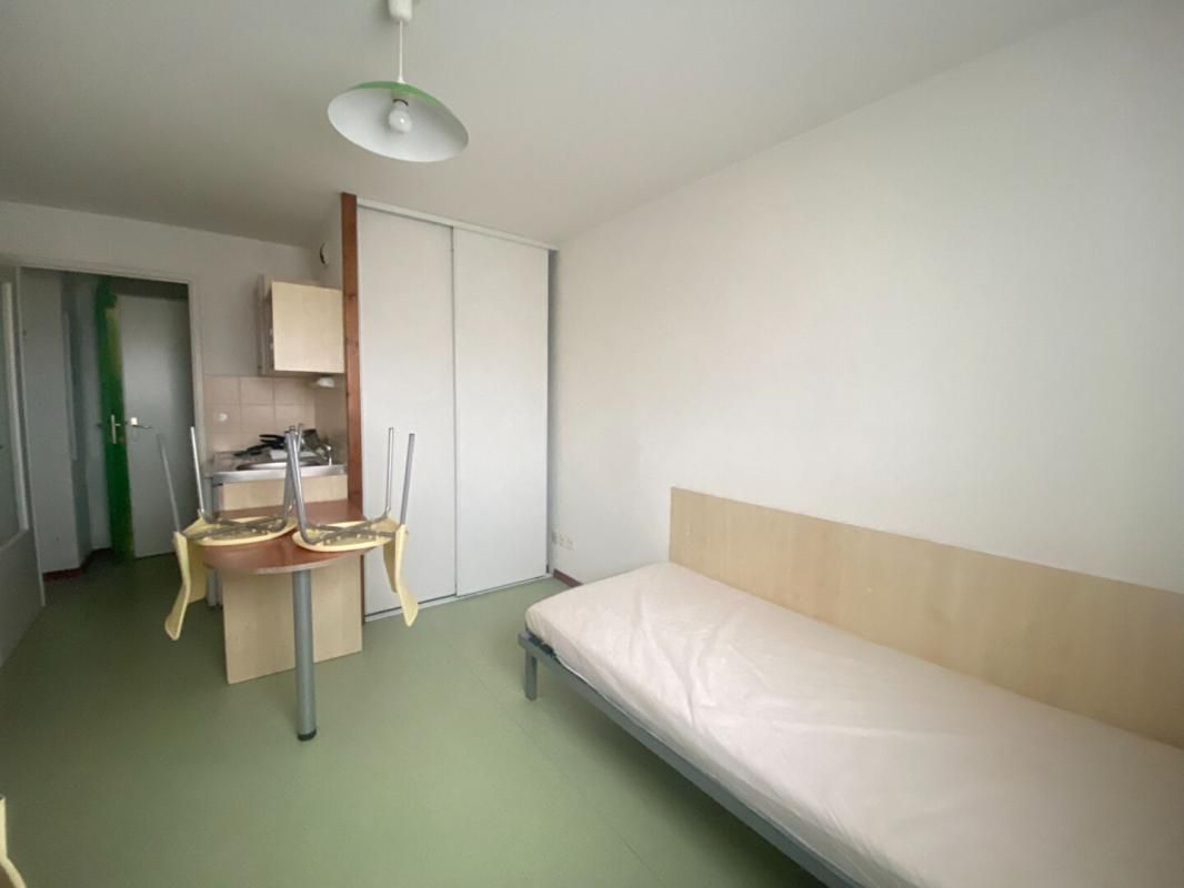 CLERMONT-FERRAND Studio 18m² 3