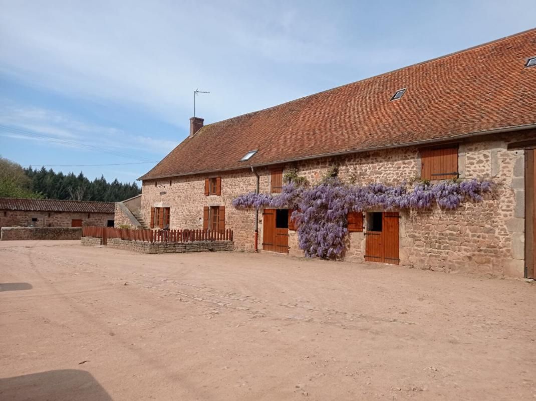 Ferme Saint Martin De Salencey 6 pièce(s) 157.5 m2