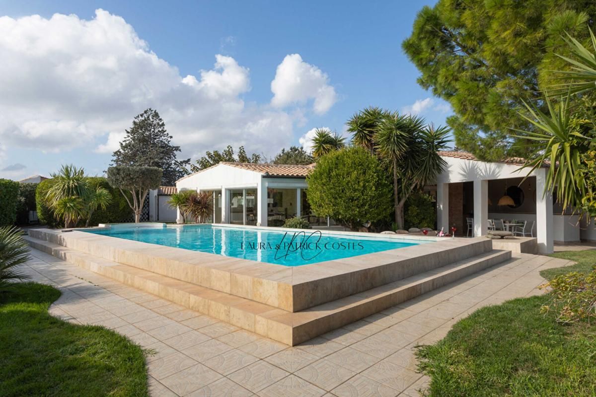 Villa moderne avec piscine et dépendances / NARBONNE