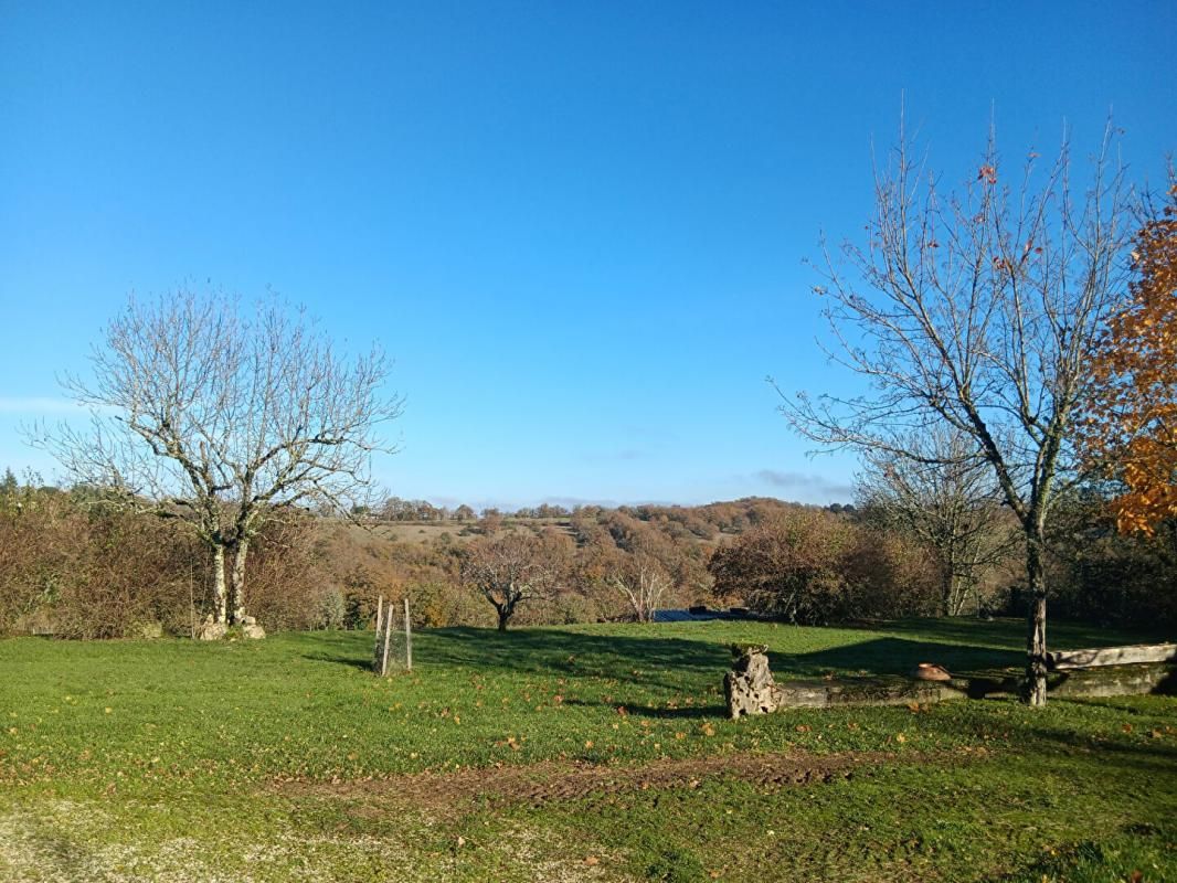 CAHORS Terrain constructible avec bâtiment à 15 minutes de Cahors 2