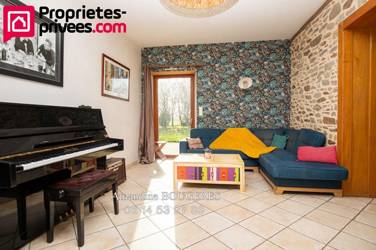 DOMALAIN LONGERE EN PIERRE 186 M²-5 CHAMBRES-CAMPAGNE-DEPENDANCES-419 EUROS HAI 3