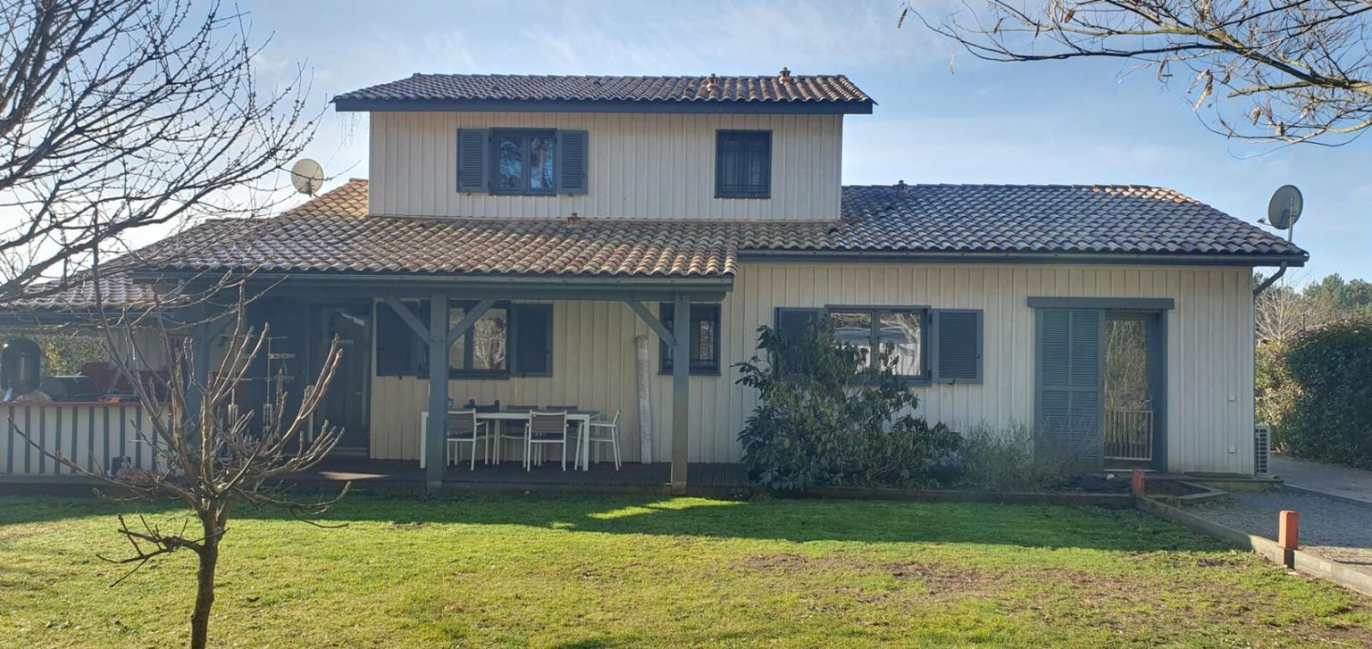 VILLA BOIS EN LISIERE DE FORÊT