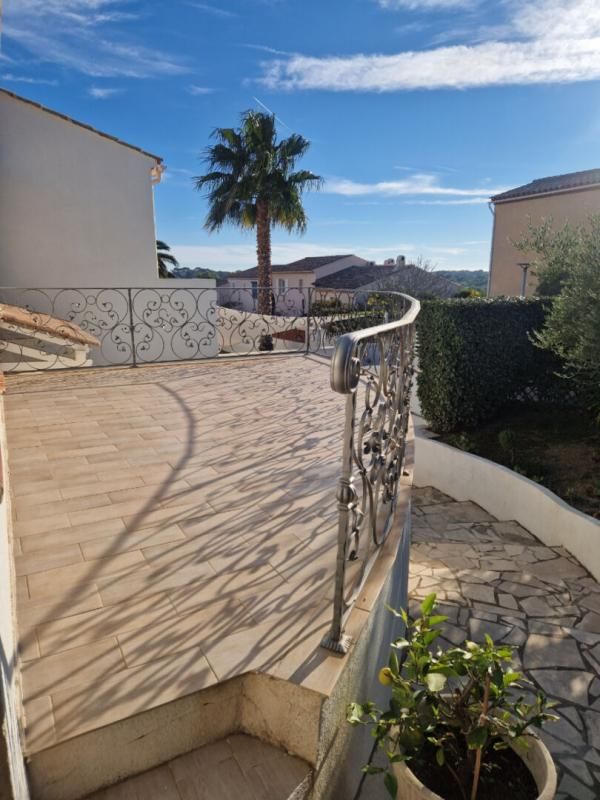 SANARY-SUR-MER SANARY SUR MER VILLA T3 SUR 400 M² DE TERRAIN 2