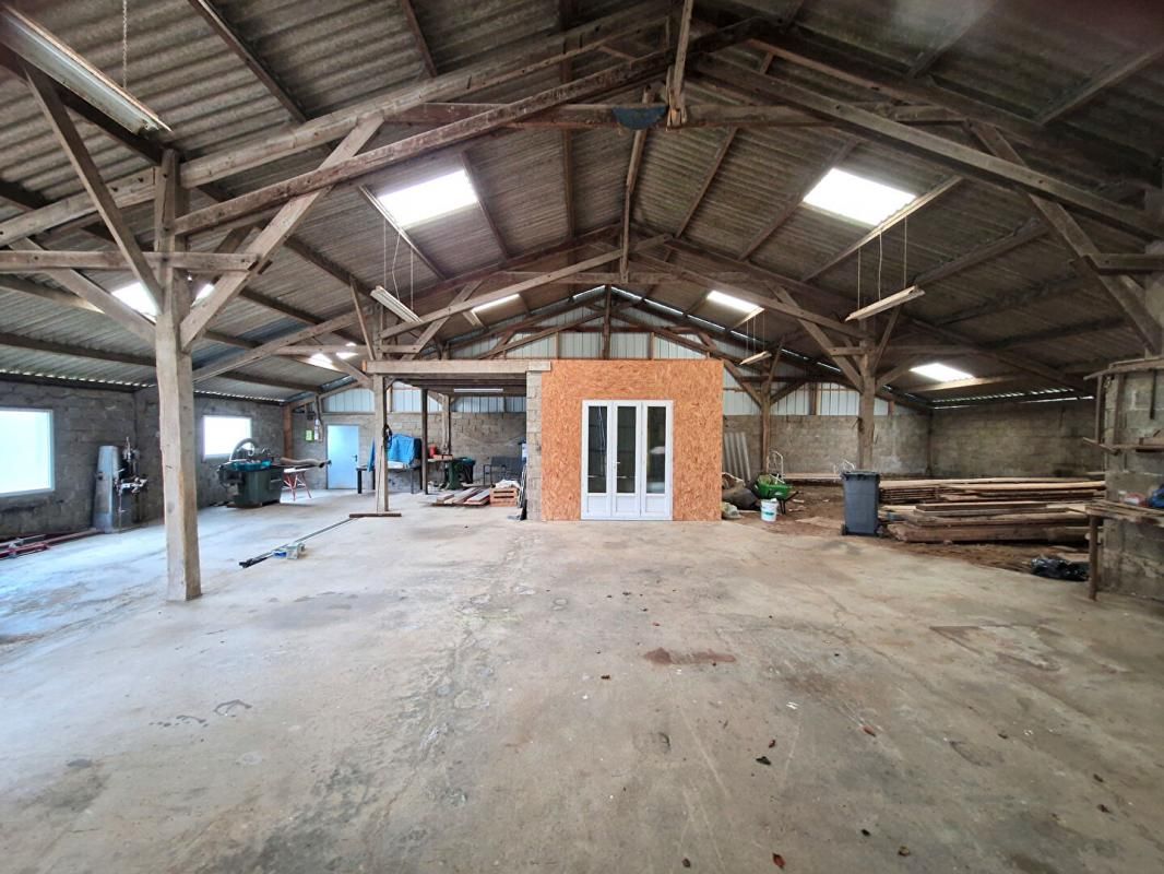 PLOUGONVEN Hangar  de 300m² sur terrain constructible Plougonven 4