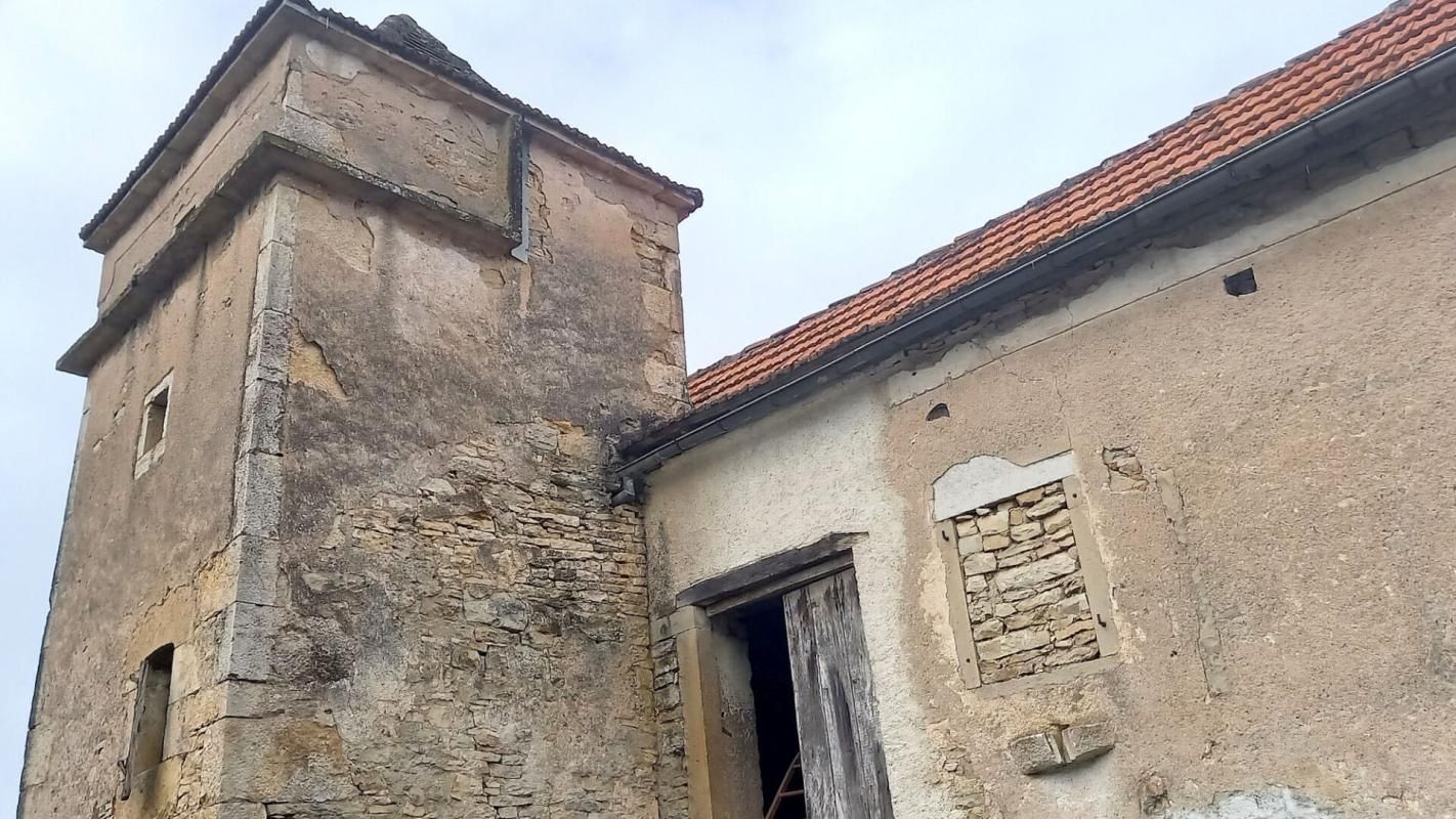 LIMOGNE-EN-QUERCY Maison à restaurer 6 pièces 115m²  dépendances 2