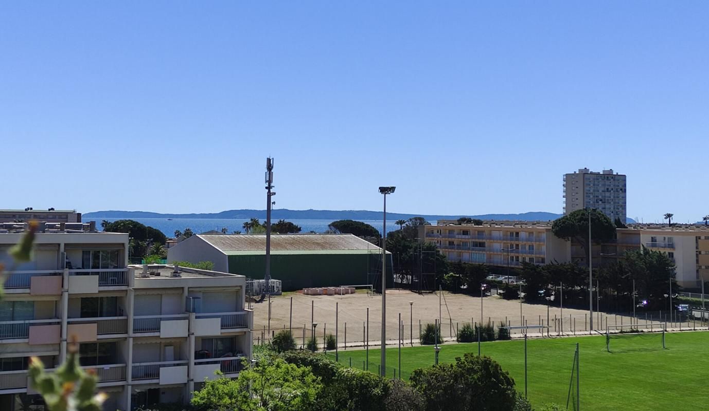 LE LAVANDOU LE LAVANDOU Appartement  2 pièces 31 m2+terrasse vue mer+parking sécurisé à louer meublé à l'année 2