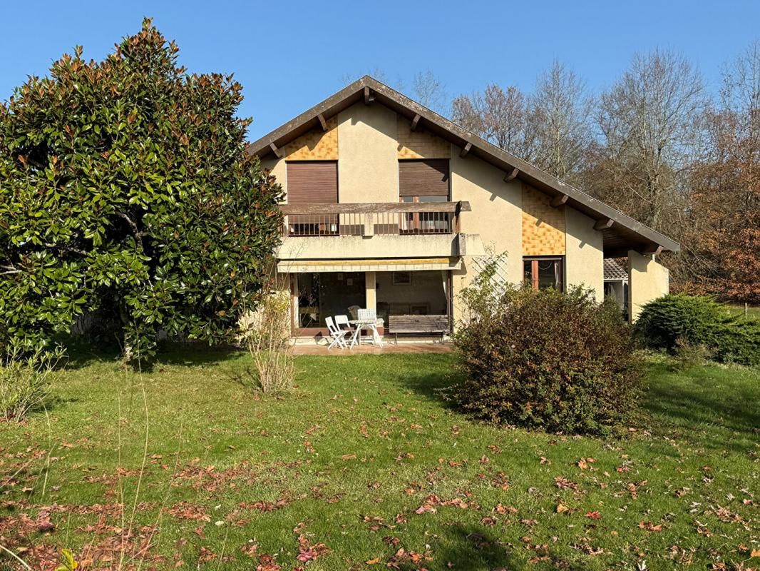 AIRE-SUR-L'ADOUR Maison d'architecte de 155m² avec garage et jardin clos 2