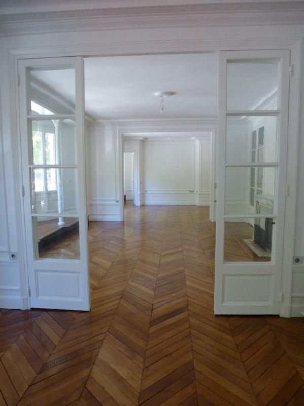 PARIS-6E-ARRONDISSEMENT Rare - Prestigieux et vaste appartement à louer exclusivement en bail civil de droit commun 2