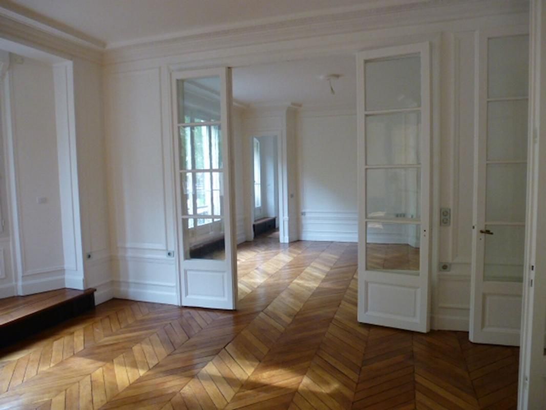 PARIS-6E-ARRONDISSEMENT Rare - Prestigieux et vaste appartement à louer exclusivement en bail civil de droit commun 3