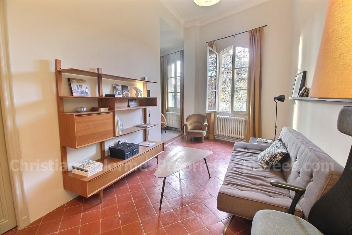 UZES :Appartement restauré dans le coeur historique d'Uzès  2 chambres , balcon , 77.50 m2