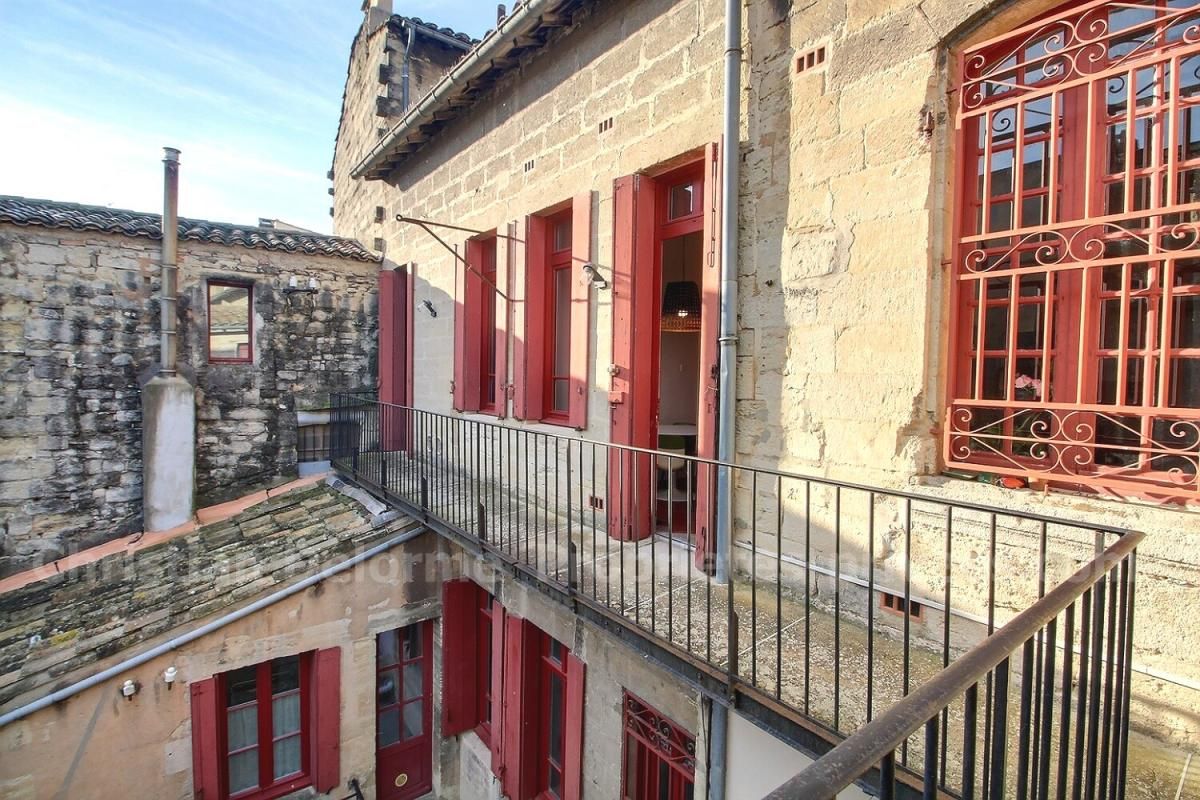 UZES UZES :Appartement restauré dans le coeur historique d'Uzès  2 chambres , balcon , 77.50 m2 4