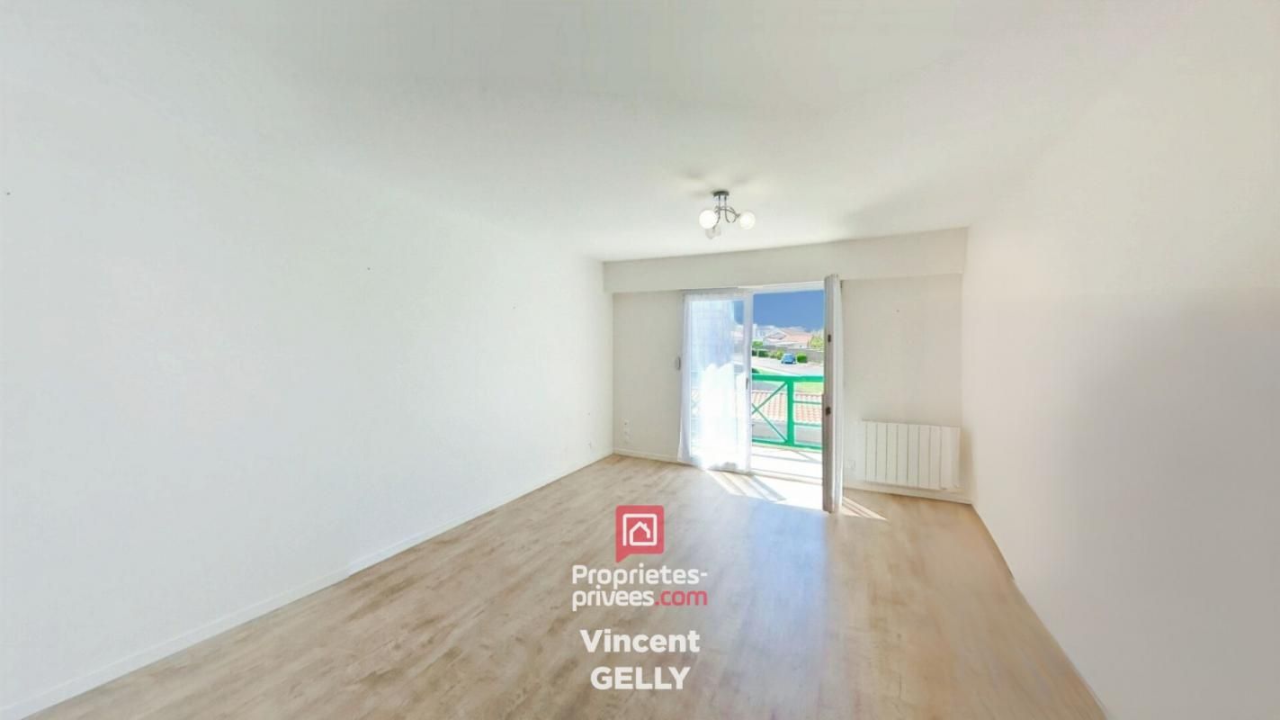 LES SABLES-D'OLONNE Appartement à Vendre aux Sables-d'Olonne ? Balcon, Gare TGV et Plage à Proximité 4